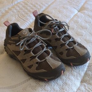 Merrel Outdoor Footwear Womens Size 7